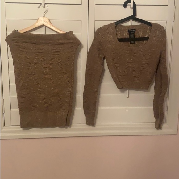 Beautiful shimmer gold crop top and pencil skirt - Picture 3 of 3